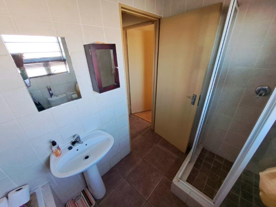 2 Bedroom Property for Sale in Gordons Bay Central Western Cape